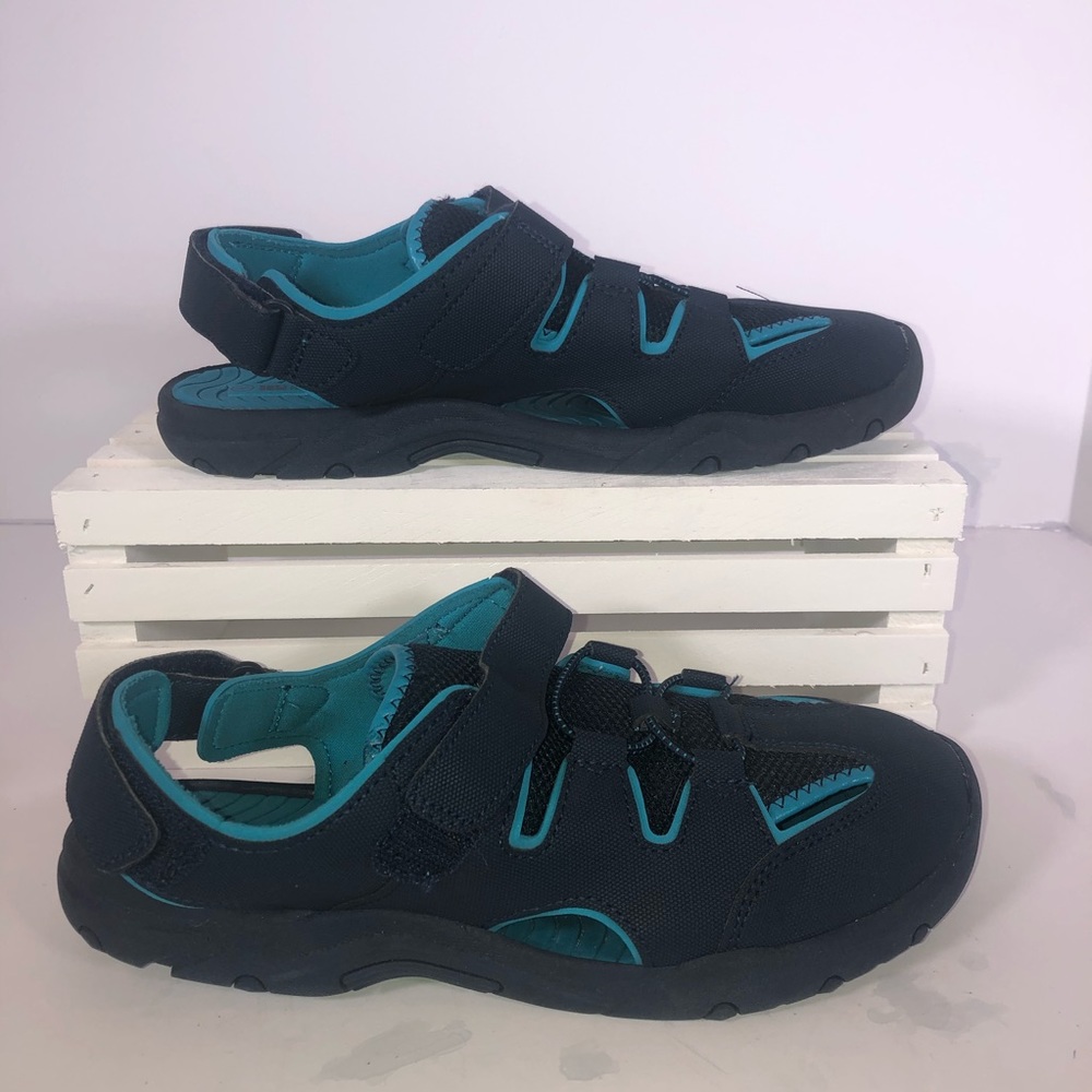 Size 6 Rugged Outback sandals